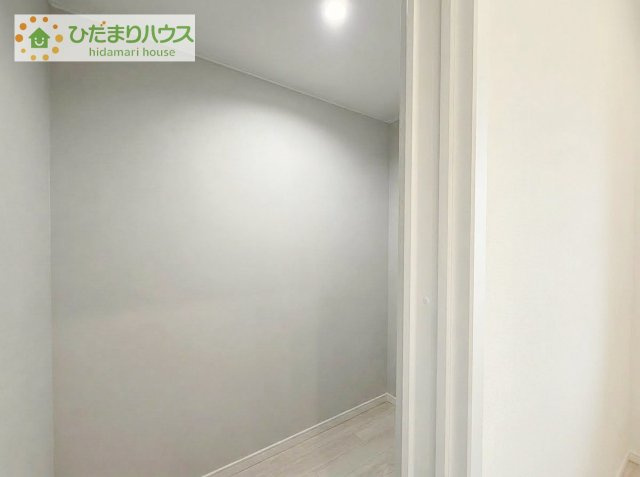 【収納】 | 阿見町よしわら2丁目　中古戸建 | 玄関すぐに玄関収納もあり、日用品だけでなく大きな荷物もすぐに収納ができます。
