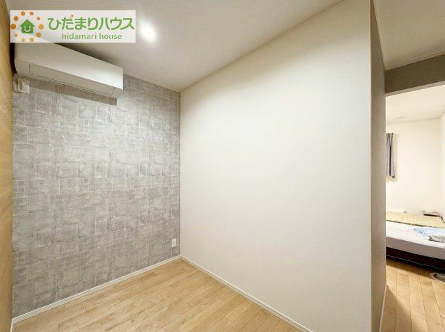 【寝室】 | 阿見町よしわら2丁目　中古戸建 | 寝室と続きの納戸ですが、書斎としてもご利用が出来ます。