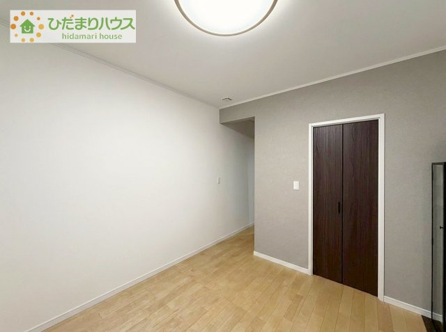 【寝室】 | 阿見町よしわら2丁目　中古戸建 | 書斎スペースとあわせれば10帖以上の寝室スペースになります。