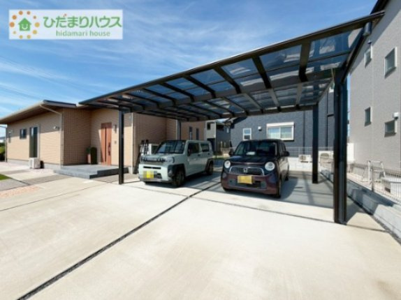 【駐車場】 | 阿見町よしわら2丁目　中古戸建 | カーポートスペースも設置されており、駐車は4台でも可能です。