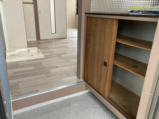 アイレス鈴蘭台の玄関|玄関には靴箱も完備