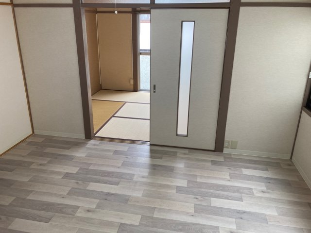 アイレス鈴蘭台の内装|真ん中の洋室6帖のお部屋