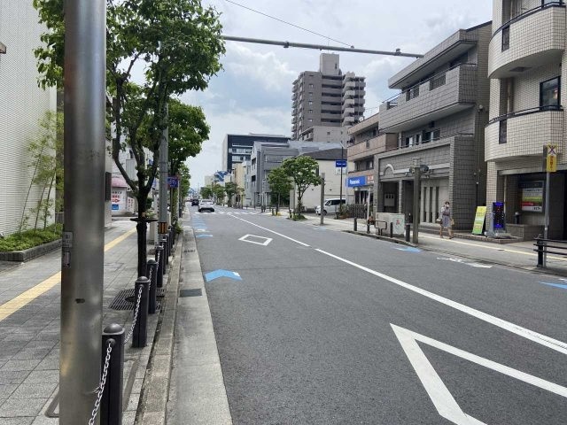マルタビルの駐車場