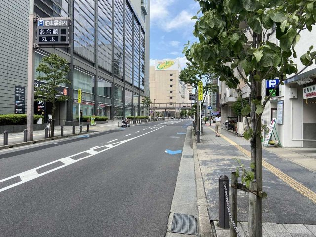 マルタビルの駐車場