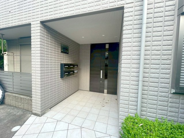 ラ 　ぺジーブル　のエントランス
