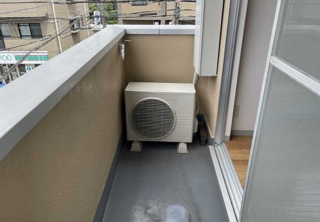 サンライズ浅見　南西角部屋　礼金0　室内洗濯機置場のバルコニー