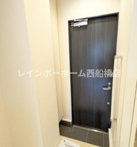 Calmo maleの玄関