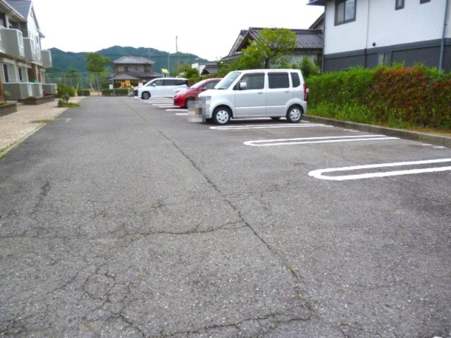 【駐車場】