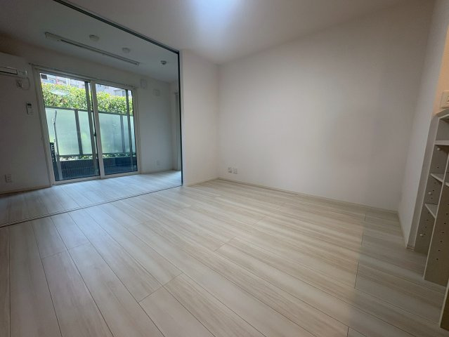 吹田市江の木町のアパートの居間・リビング