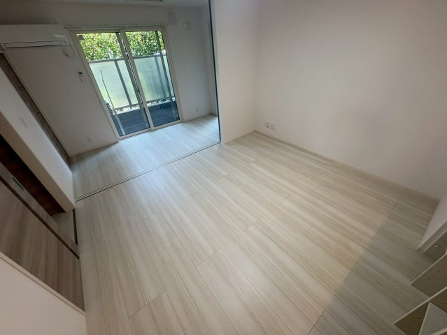吹田市江の木町のアパートの居間・リビング