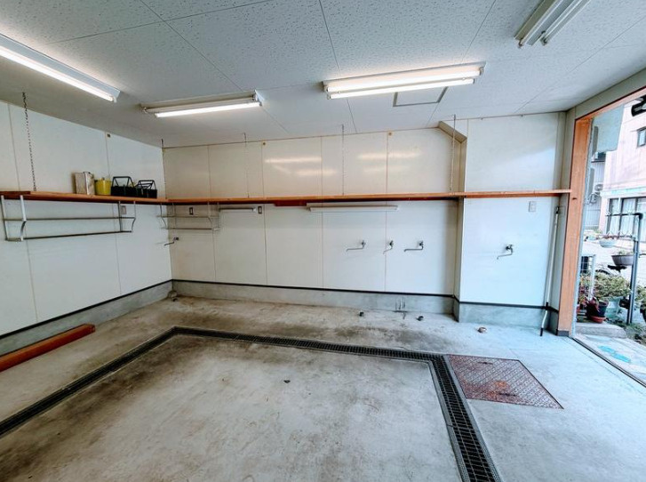帝塚山2丁目戸建の駐車場