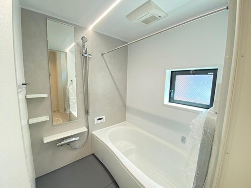 【TIARA】東大和市仲原の浴室|浴室乾燥機が標準装備のバスルーム。雨の日のお洗濯はもちろん、花粉対策や防カビにも役立ちます♪