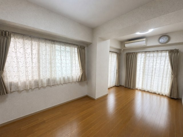 エンゼルハイム祖師谷大蔵の洋室|※掲載写真の一部はAI画像加工により、室内の家具・家財等を除去して作成したイメージです。実際の室内状況とは異なる場合がありますので、現況を優先とします。