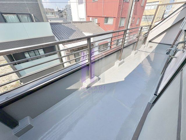 マンション蜻鈴のバルコニー|防水塗装工事中です