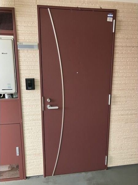 メリディアンなないろの里四番館の玄関