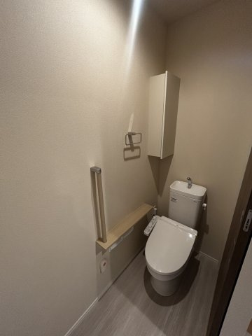 （シニア限定）SHIMANOのトイレ|手すり付きでつまづき防止/温水洗浄便座付き/緊急通報システム付き