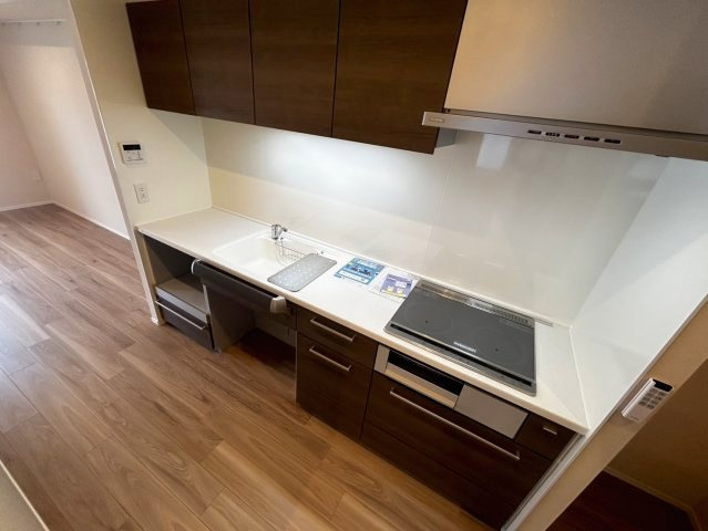 （シニア限定）SHIMANOのキッチン|座りながらでも作業ができるキッチンです。IHで火災予防に配慮
