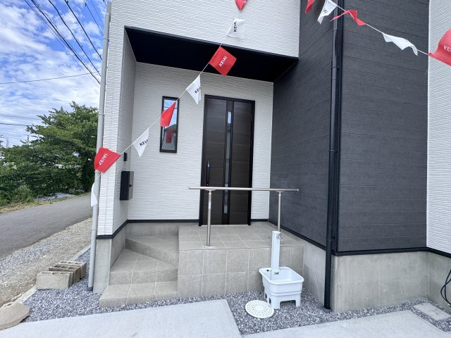 三郷市新和３丁目新築戸建【新和小学校：10分】のエントランス|エントランス・玄関ポーチ