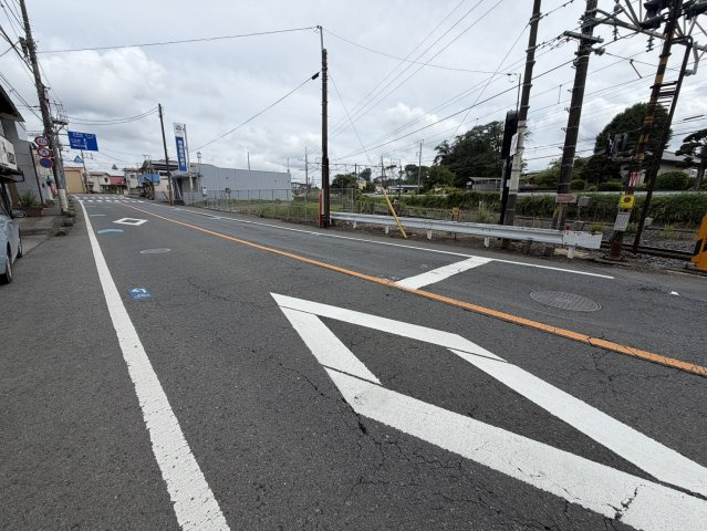 店舗・倉庫付き！周辺施設充実♪矢板市片岡の前面道路含む現地写真