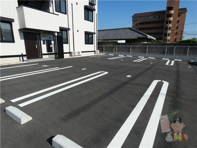 トリシア上中野の駐車場