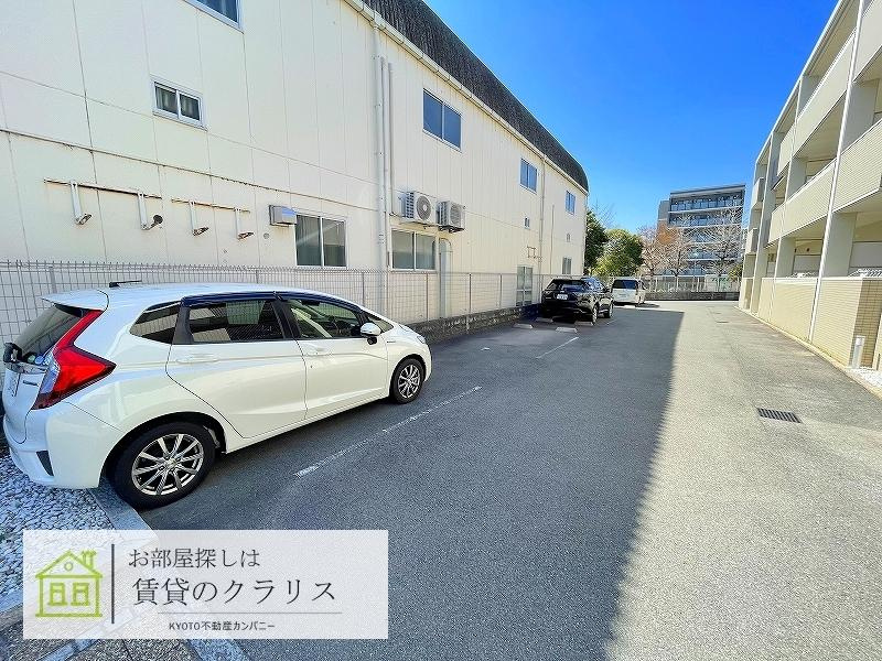 エスポアール西大路の駐車場