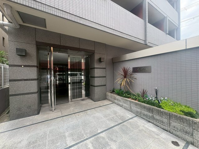 吹田市豊津町の賃貸マンションのエントランス