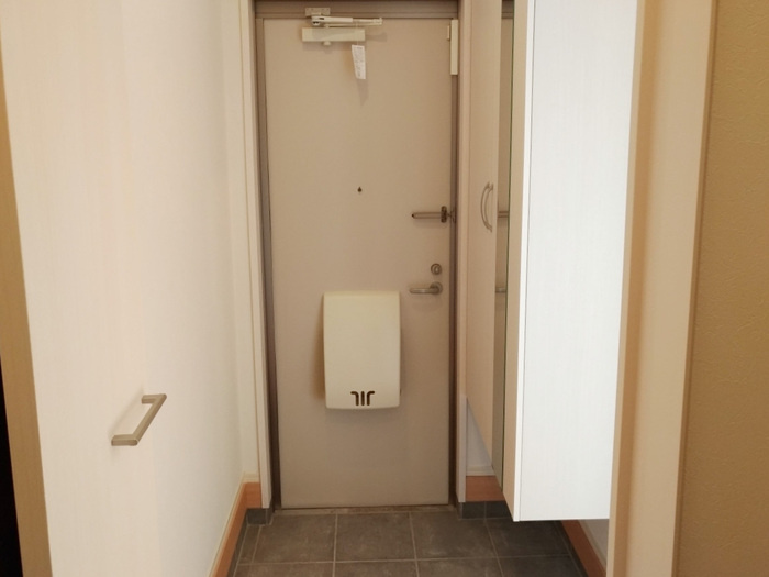 メゾン栄町　エネルの玄関