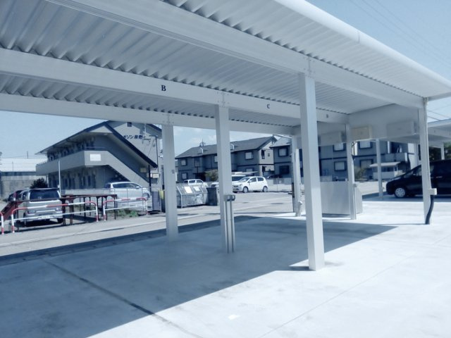 メゾン栄町　エネルの駐車場