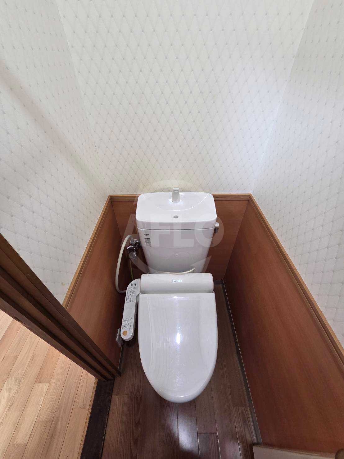 寝屋川市錦町戸建のトイレ|寝屋川市錦町テラスハウス　トイレ