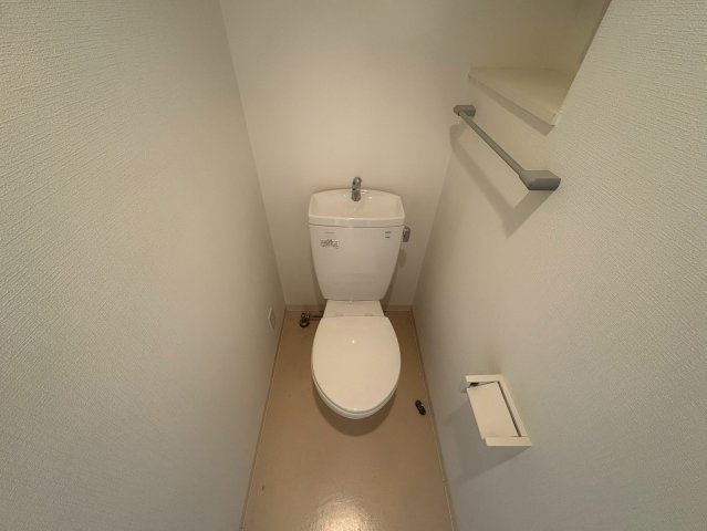 吹田市垂水町２丁目の賃貸マンションのトイレ
