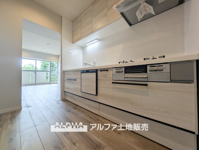 メゾンエクレーレニュー昭島のキッチン|【Life without end】
◆心地よさを求めて◆終わりのない暮らしづくりはキッチンから始まる。食事は暮らしの中でとても重要。お洒落なキッチンを使用すれば空間の居心地良さが変わる。
