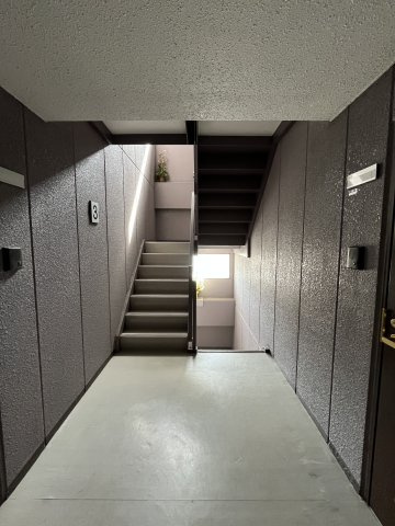 札幌市白石区本通１２丁目南の賃貸マンションのロビー