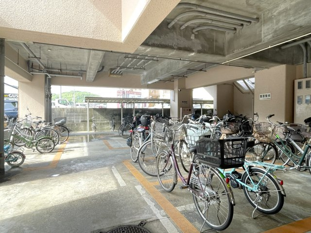 アーバンタワー麻里布のその他共用部分|駐輪場