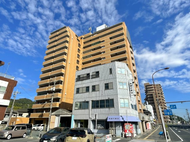 アーバンタワー麻里布の外観