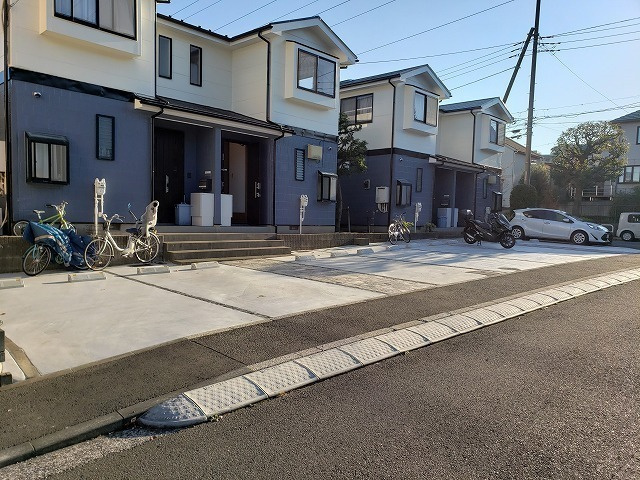 アベニールの駐車場