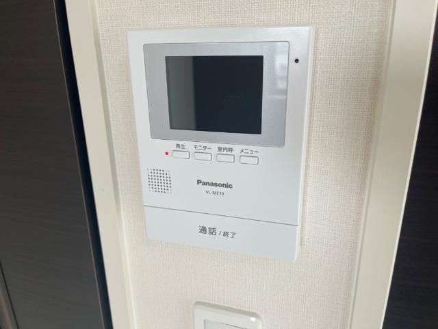 シャトレーンの内装|カメラ付インターホン