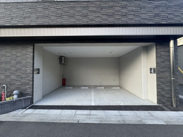 アルファコート東あずまの駐車場