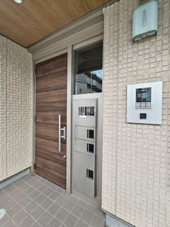 オートロック付のエントランス・宅配BOXあり