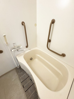 日々の疲れを癒すバスルーム♪追い焚き機能付き