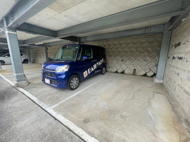 サンフィールド皆瀬の駐車場