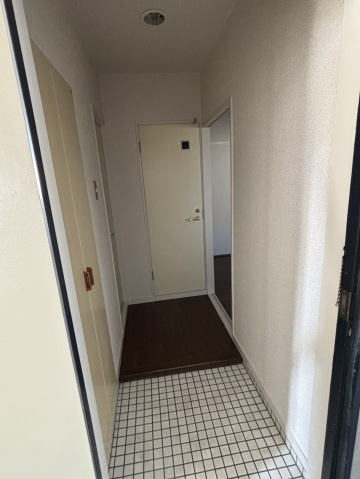 見口マンションの玄関