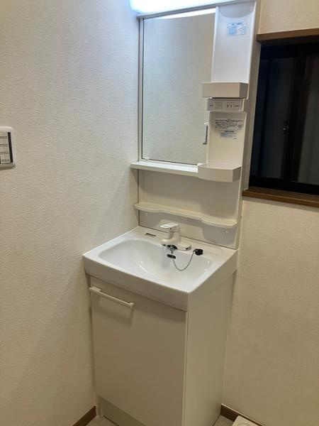 枚方市 津田東町 ３丁目　中古 一戸建ての独立洗面台