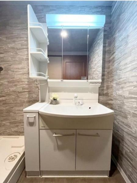 ライオンズマンション枚方　中古 マンションの独立洗面台