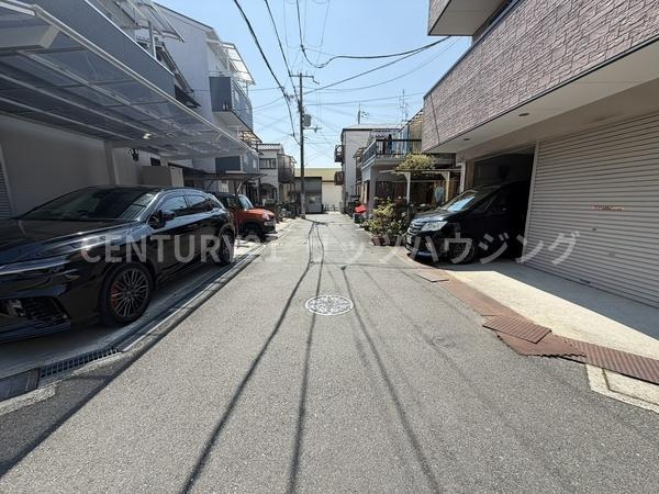 門真市 四宮 ５丁目　中古 一戸建ての前面道路含む現地写真