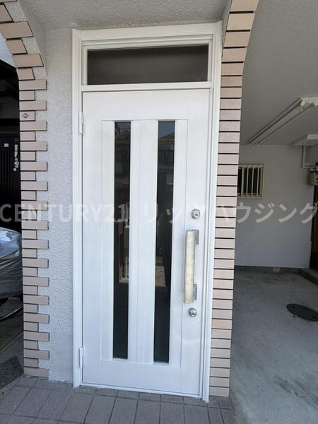 門真市 四宮 ５丁目　中古 一戸建ての玄関