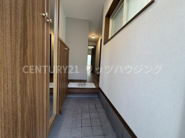 門真市 四宮 ５丁目　中古 一戸建ての玄関