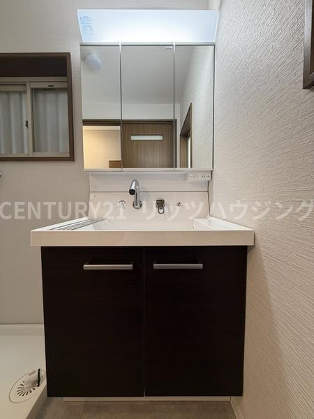 門真市 四宮 ５丁目　中古 一戸建ての独立洗面台