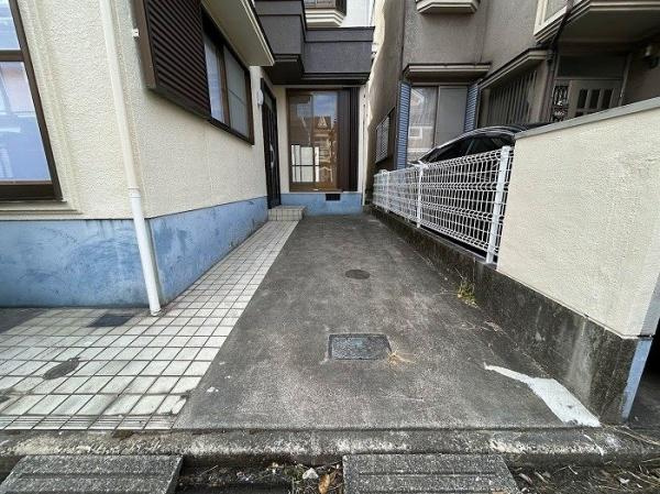八幡市 八幡吉原　中古 一戸建ての駐車場