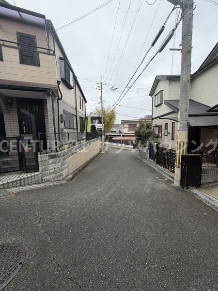 枚方市 茄子作 １丁目　中古 一戸建ての前面道路含む現地写真