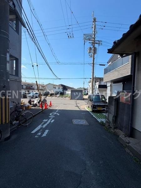 枚方市 大峰元町 ２丁目　中古 一戸建ての前面道路含む現地写真